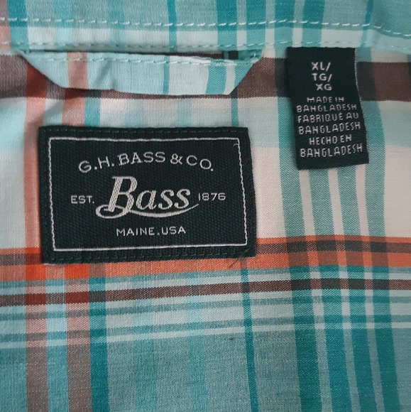 G.H. Bass & Co. Men's Buttondown, Shortsleeve Shirt - Picture 5 of 6